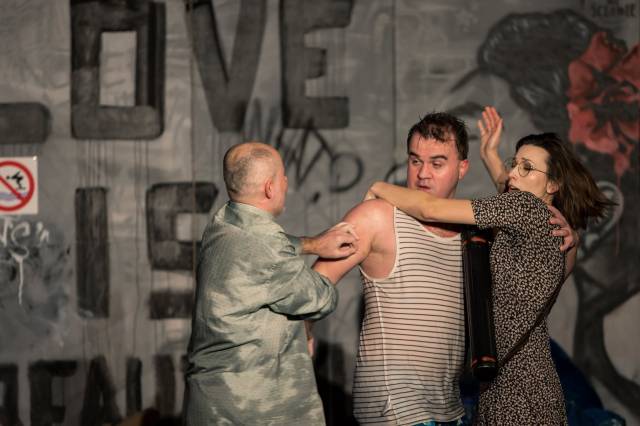 SIE KOCHAMY Murraya Schisgala wreż. Tadeusza Hankiewicza - komediowy wieczór w Mrowisku!